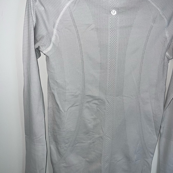 Lululemon Women's White Long Sleeve Top size 6 swiftly - Picture 14 of 15